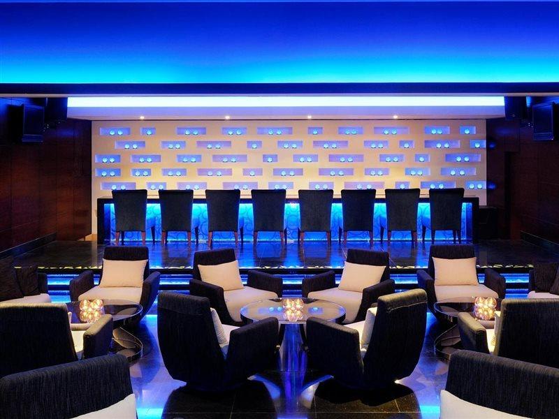 Asiana Hotel Dubai Eksteriør bilde The interior of the nightclub
