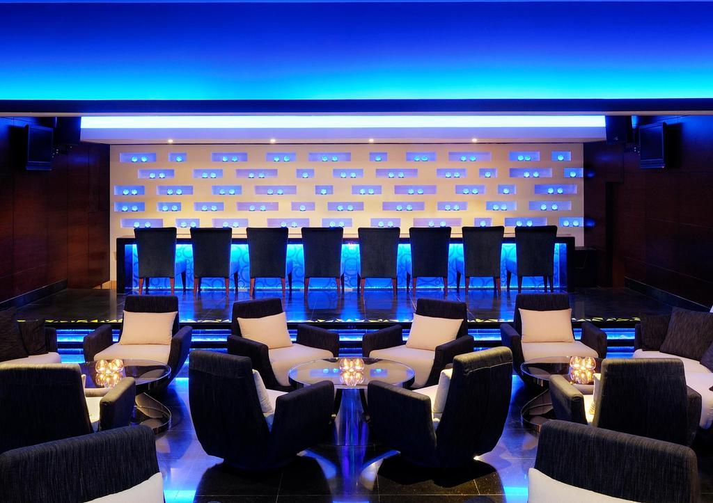 Asiana Hotel Dubai Eksteriør bilde The bar at the 101 bar