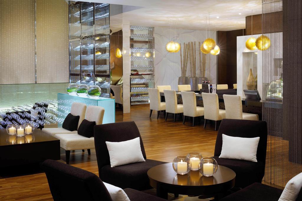 Asiana Hotel Dubai Eksteriør bilde The Lounge at the airport