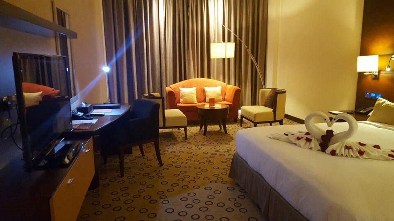 Asiana Hotel Dubai Eksteriør bilde A room at the hotel