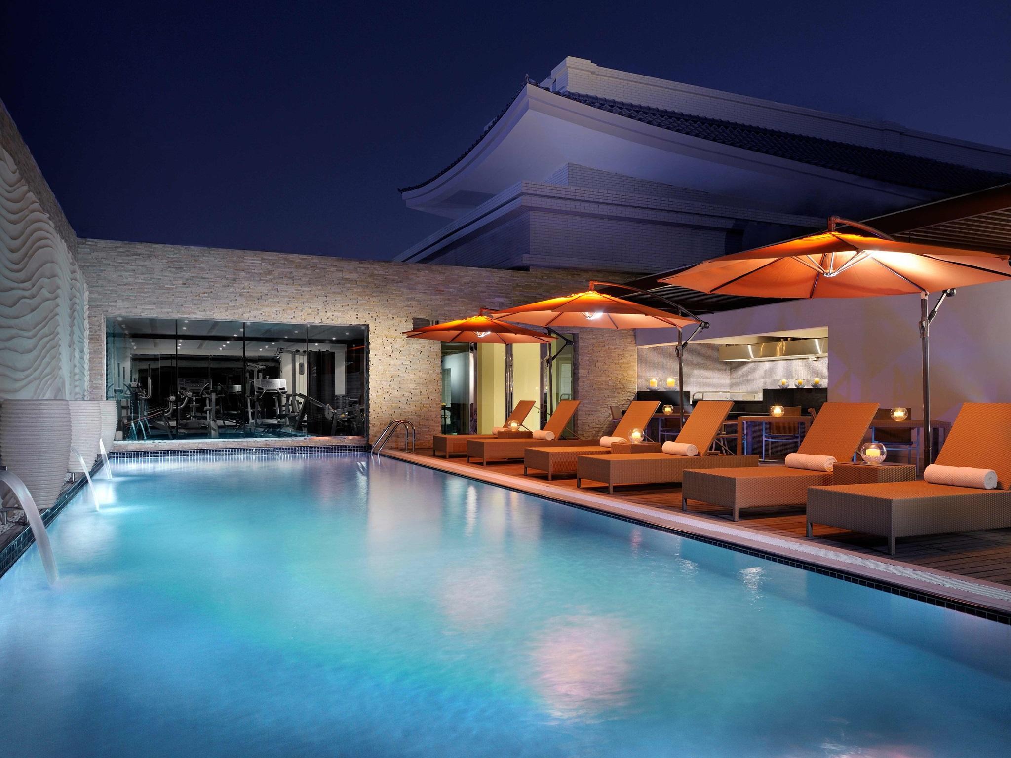 Asiana Hotel Dubai Eksteriør bilde The pool at the hotel