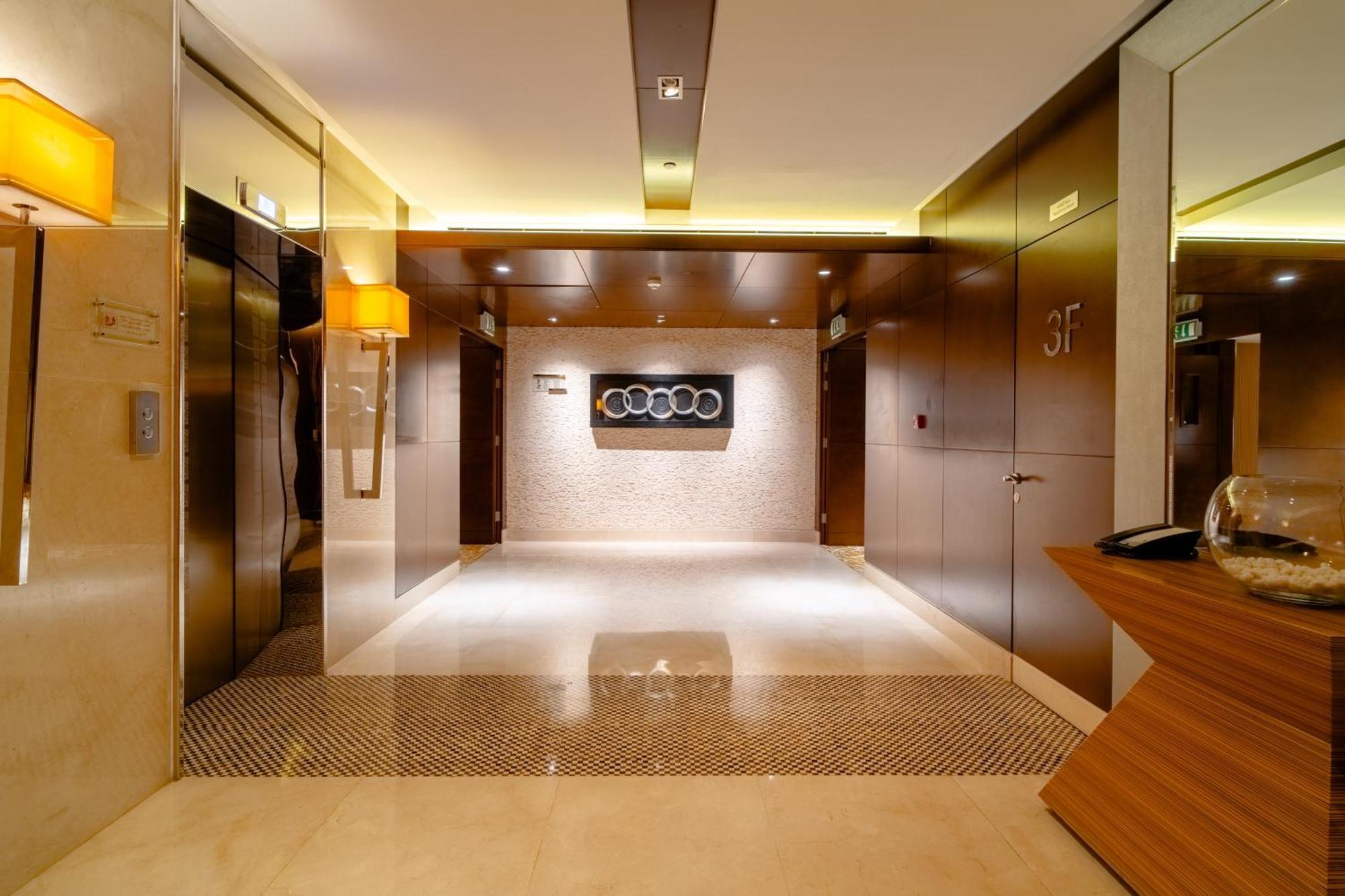 Asiana Hotel Dubai Eksteriør bilde The lobby of the Audi Centre London