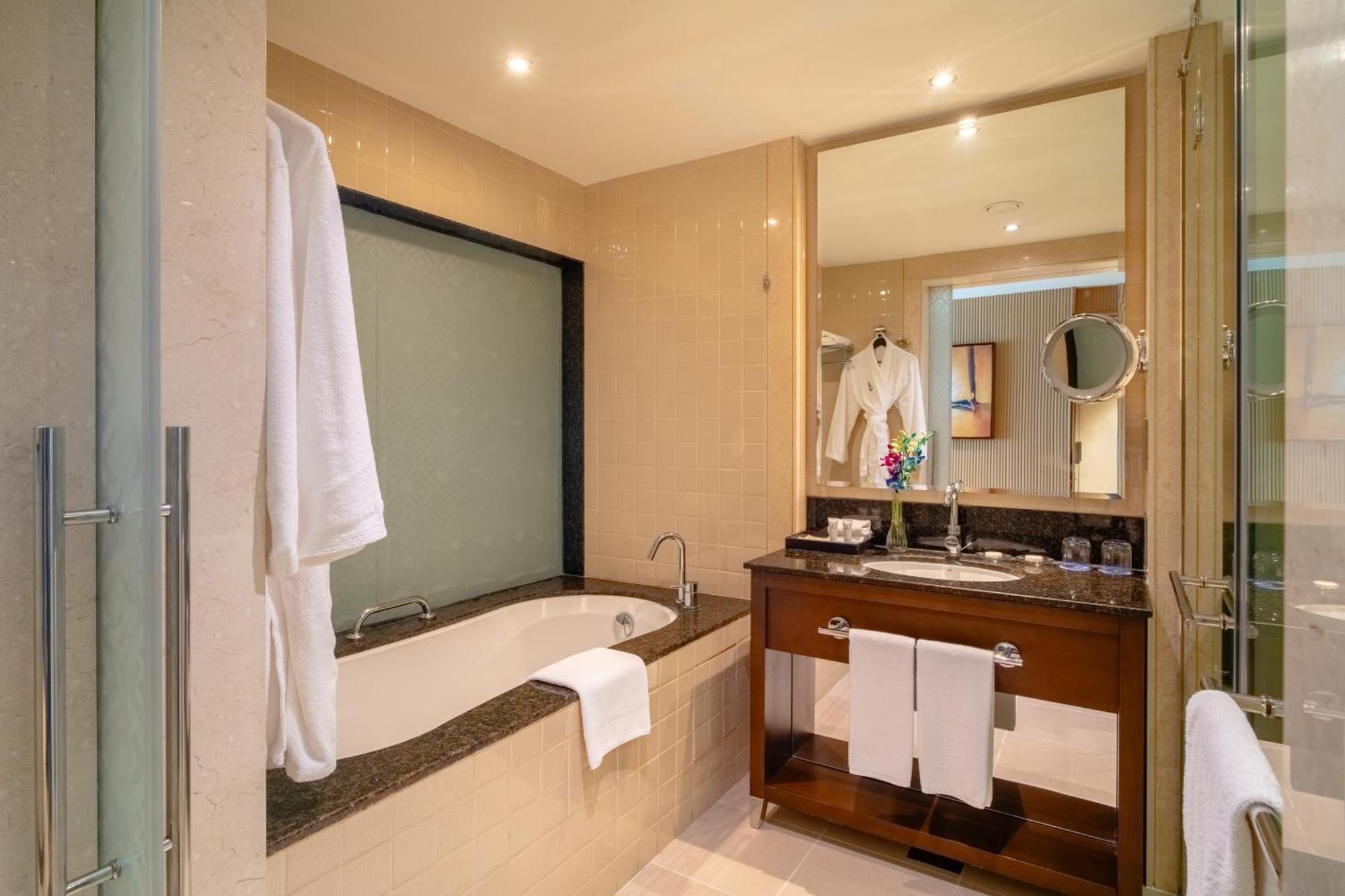Asiana Hotel Dubai Eksteriør bilde A bathroom in a hotel