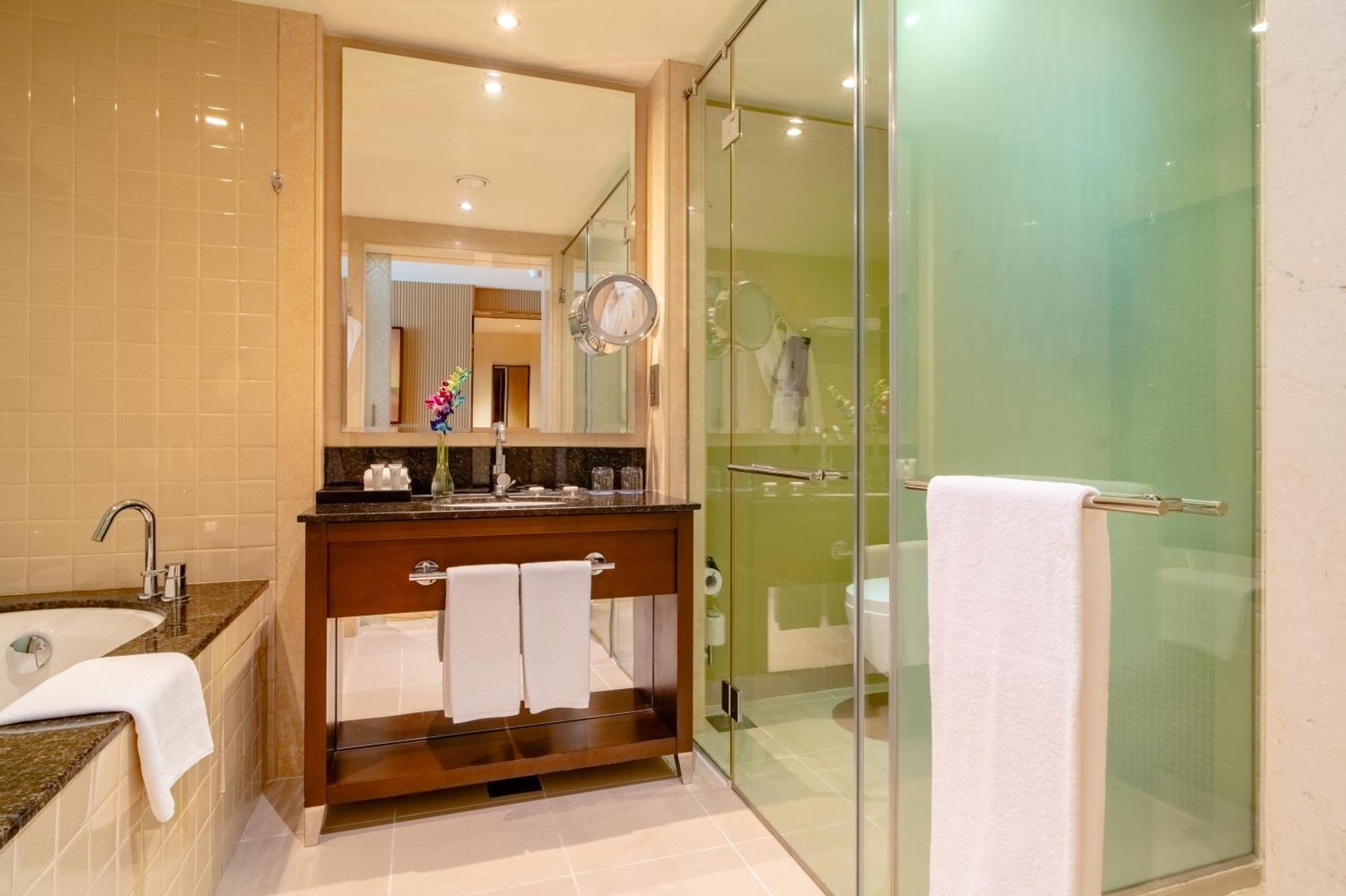 Asiana Hotel Dubai Eksteriør bilde A bathroom in a hotel