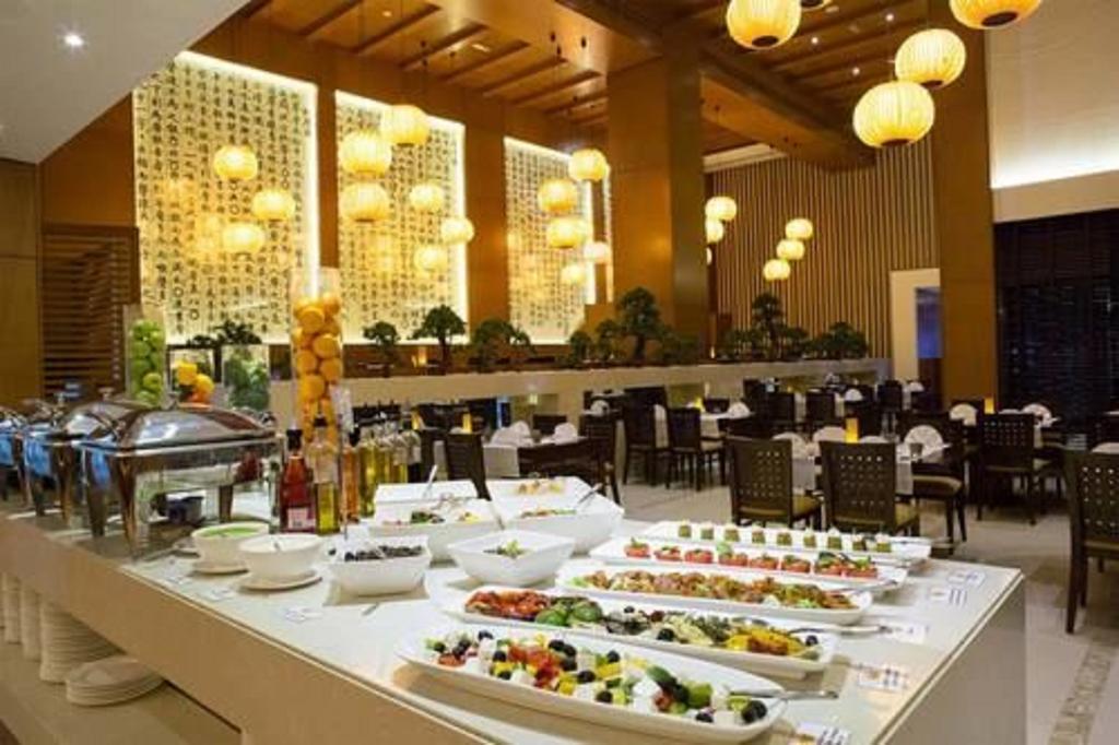 Asiana Hotel Dubai Eksteriør bilde The restaurant at the hotel